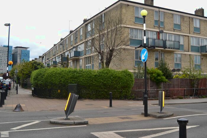 3 Bedroom Maisonette To Rent In Paymal House, E1