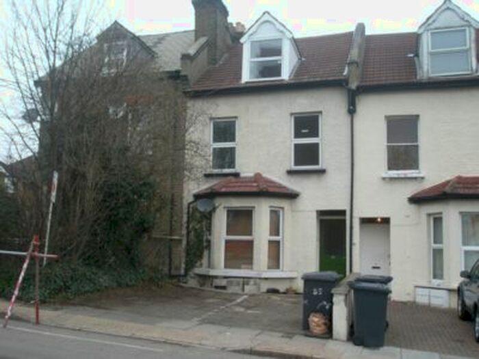 3 Bedroom Flat To Rent In Victoria Road, Hendon NW4