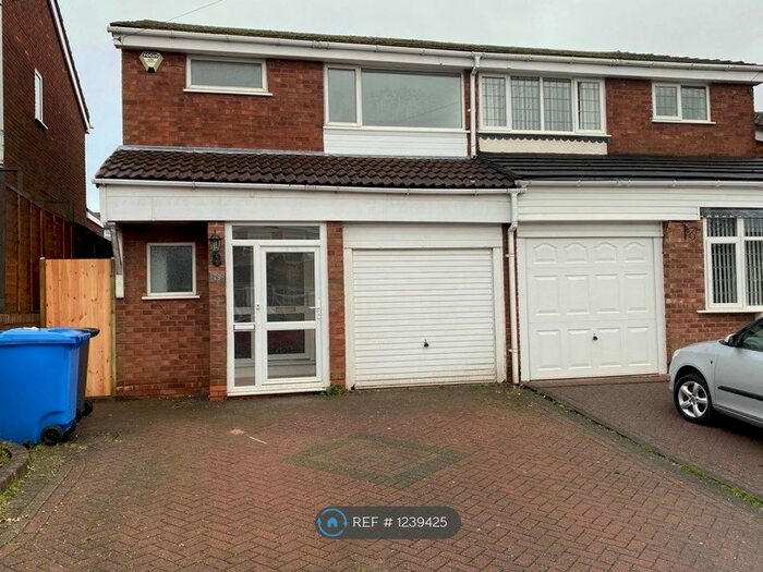 3 Bedroom Semi-Detached House To Rent In Manor Rise, Burntwood WS7