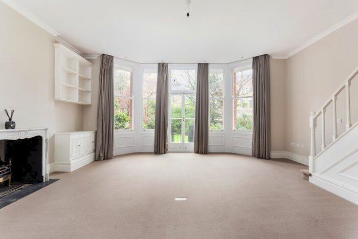 3 Bedroom Flat To Rent In Cresswell Gardens, London, SW5