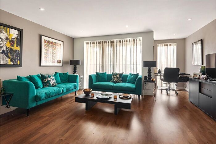 2 Bedroom Flat For Sale In Rutherford House, Battersea Park Road, Battersea, SW11