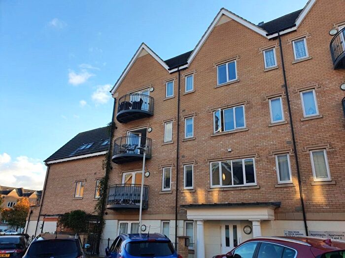 1 Bedroom Flat For Sale In Varcoe Gardens, Hayes, Middlesex, UB3