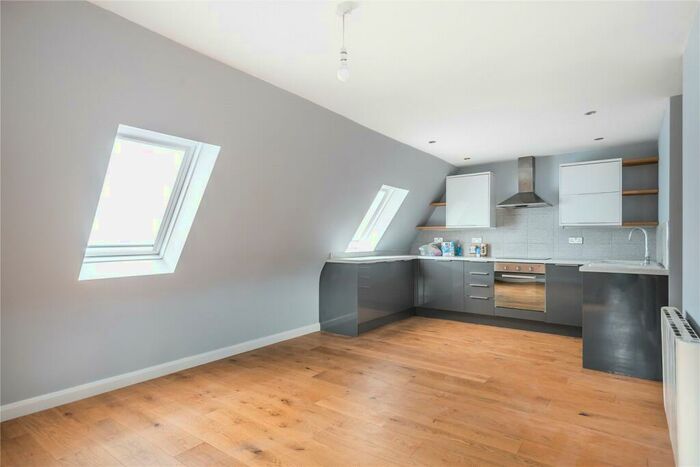 2 Bedroom Apartment To Rent In Love Lane, Cirencester, GL7