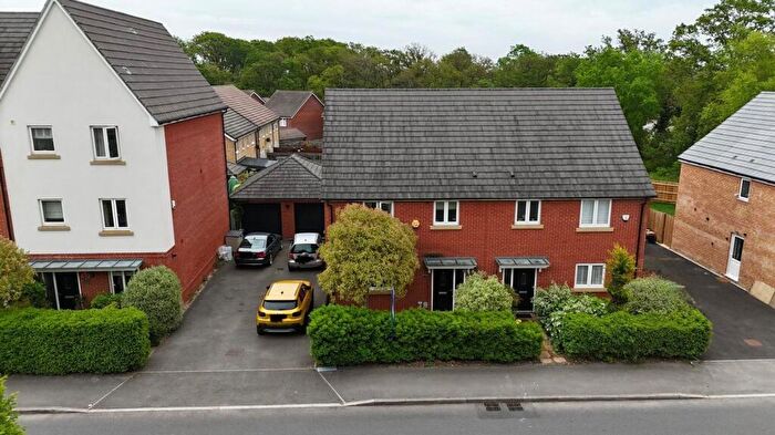 3 Bedroom Semi Detached House For Sale In Appleton Way, Shinfield, RG2