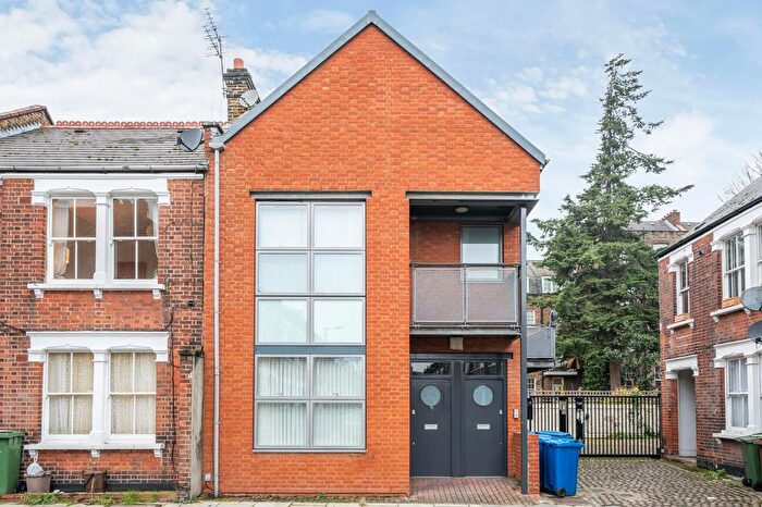 2 Bedroom Flat To Rent In Alberta Street, London, SE17