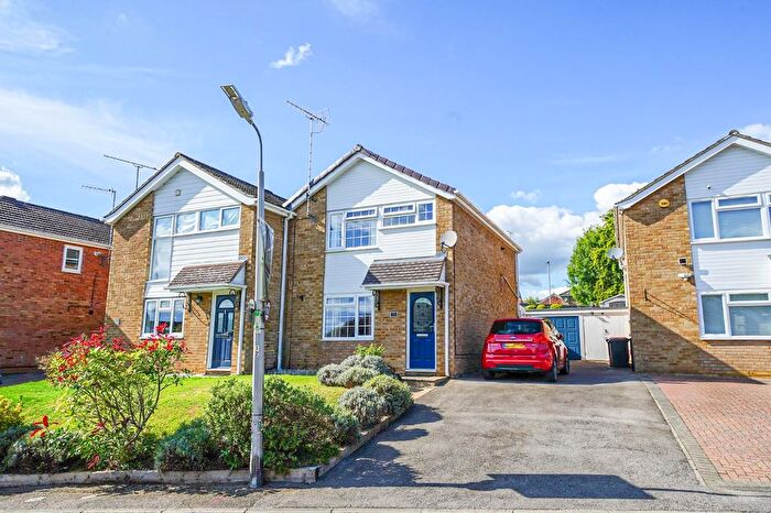 3 Bedroom Semi-Detached House For Sale In Bideford Green, Linslade, LU7