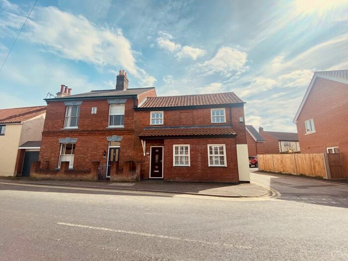 3 Bedroom House To Rent In High Street, NR33