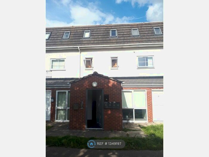 2 Bedroom Maisonette To Rent In Swinton Vale, Swinton, Manchester, M27