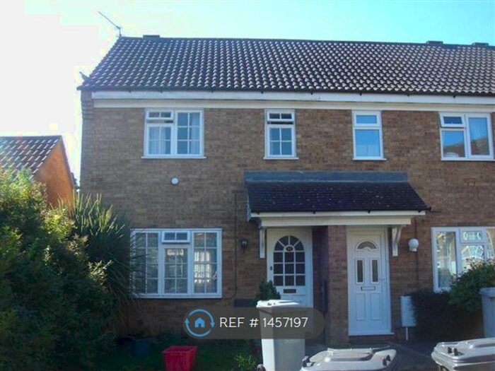 3 Bedroom End Of Terrace House To Rent In Brambleside Court, Kettering, NN16