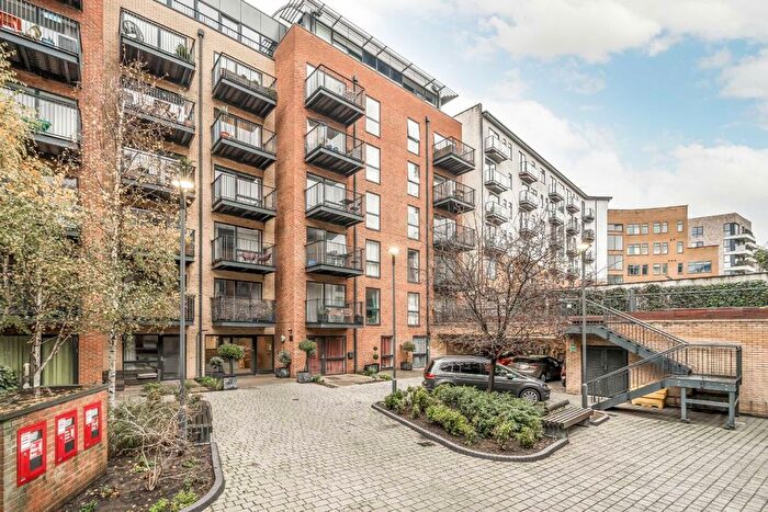 2 Bedroom Flat To Rent In Carney Place, London, SW9