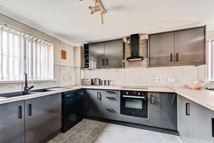 2 Bedroom Flat For Sale In Chopin Mews, Swindon, Wiltshire, SN25