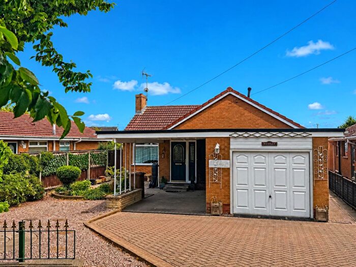 2 Bedroom Detached Bungalow For Sale In Willerby Low Road, Cottingham, HU16