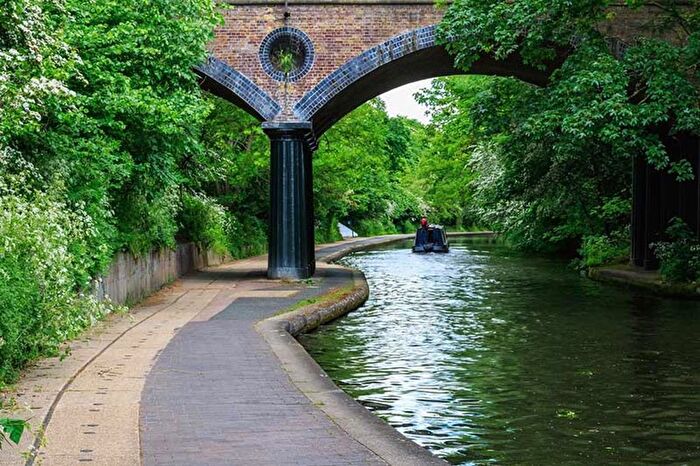 2 Bedroom Flat For Sale In Hackney Road, Regent's View, E2