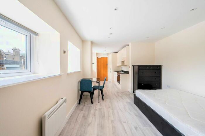 Studio To Rent In Brixton Road, Brixton, London, SW9