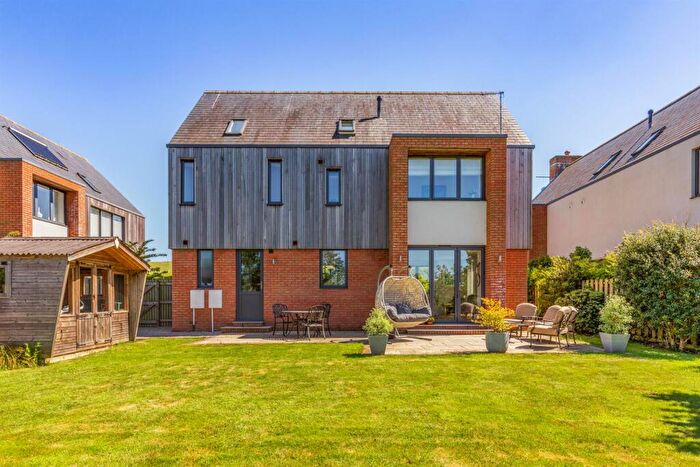 3 Bedroom Detached House For Sale In Exton Park Farm, Exton, Exeter, EX3