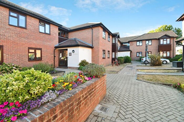 2 Bedroom Apartment For Sale In Fountain Court, Sidcup, DA15