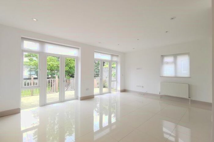 5 Bedroom Semi-Detached House To Rent In Montpelier Rise, Golders Green, NW11