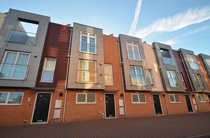 4 Bedroom Terraced House To Rent In Pontes Avenue, Hounslow, TW3