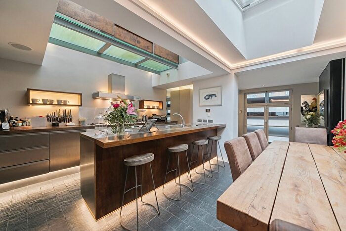 3 Bedroom Mews To Rent In Ansleigh Place, London, W11