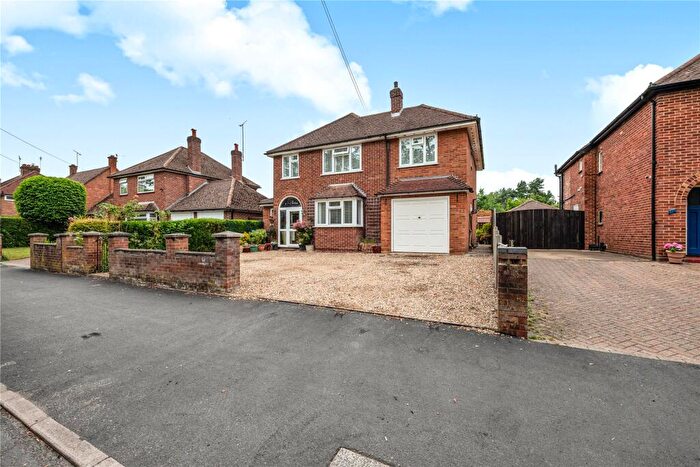 4 Bedroom Detached House For Sale In Broadway, Knaphill, Woking, Surrey, GU21