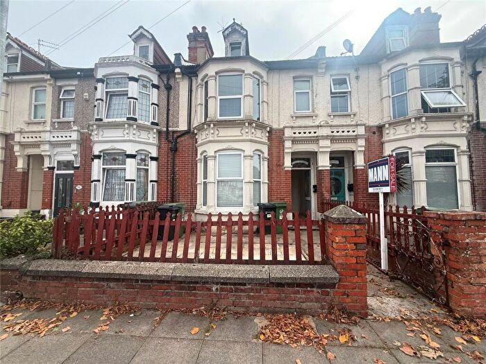 2 Bedroom Flat For Sale In Stubbington Avenue, Portsmouth, Hampshire, PO2
