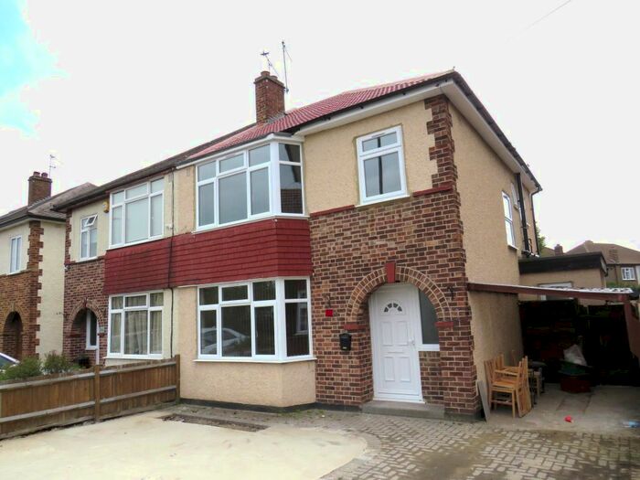 3 Bedroom Semi-Detached House To Rent In Hatton Road, Bedfont, Feltham, TW14