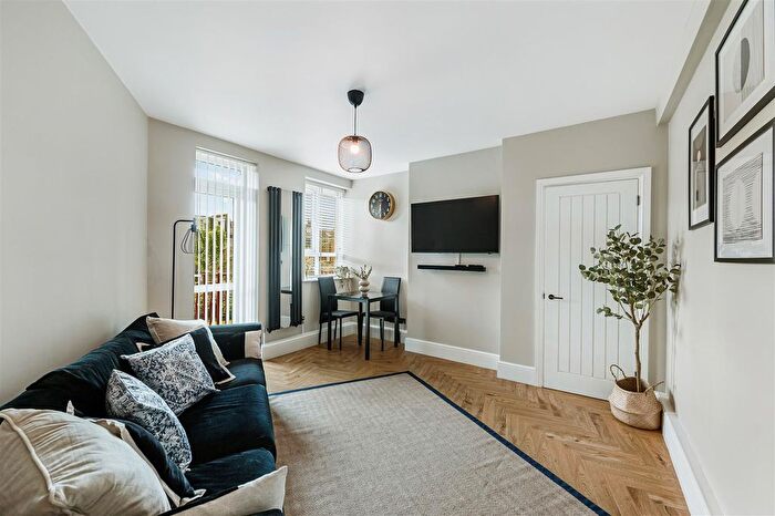 1 Bedroom Flat For Sale In Margravine Road, Hammersmith, W6