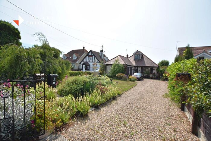3 Bedroom Detached Bungalow For Sale In Dumont Avenue, St Osyth, CO16