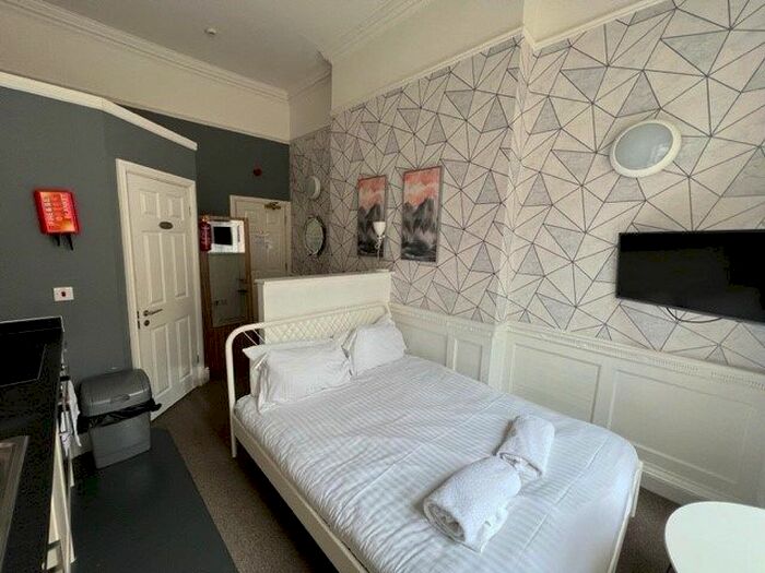 Studio To Rent In Berkeley Square, Bristol, BS8