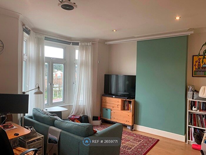 1 Bedroom Flat To Rent In Sterling Way, London, N18