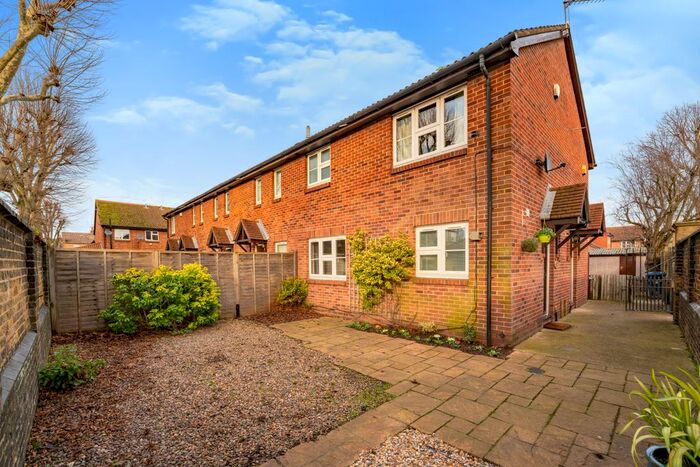 1 Bedroom Flat To Rent In Balfour Road, London, W13