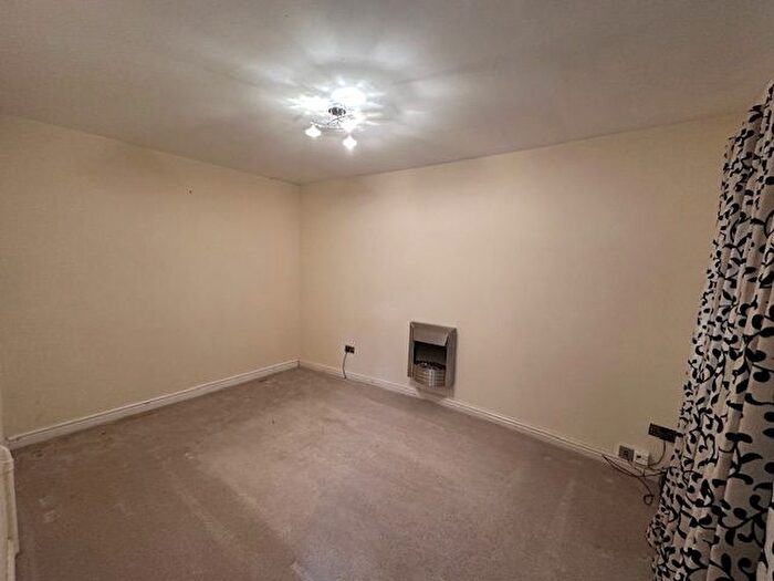 5 Bedroom Semi-Detached House To Rent In Dickenson Road, Manchester, M14