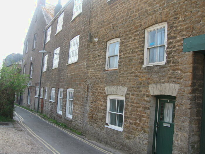 2 Bedroom House To Rent In Bridport Town Centre Cottage, DT6