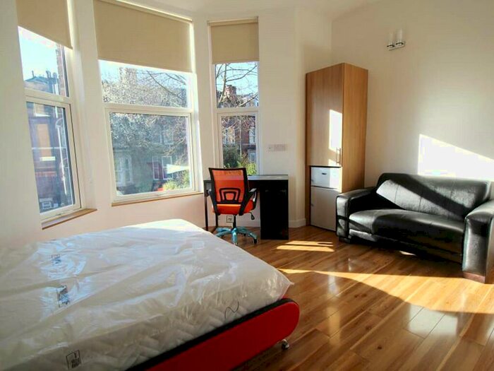 Apartment To Rent In Apt A, Regent Park Terrace #, LS6