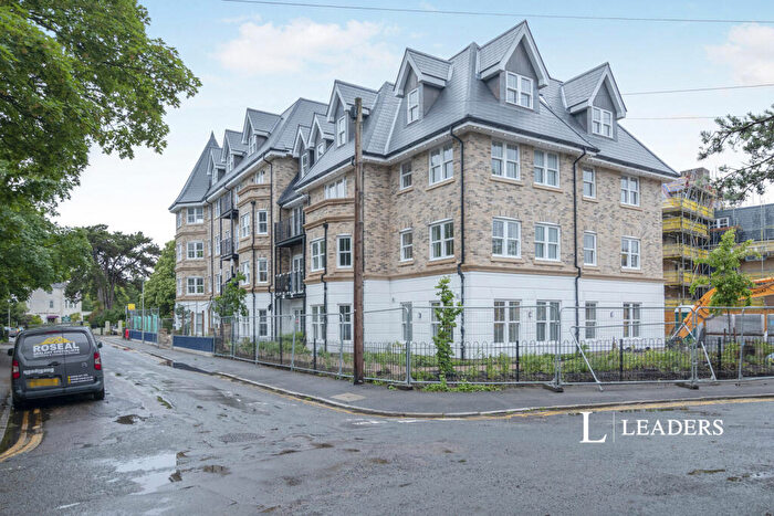 2 Bedroom Flat To Rent In Durley Road, Bournemouth, Dorset, BH2