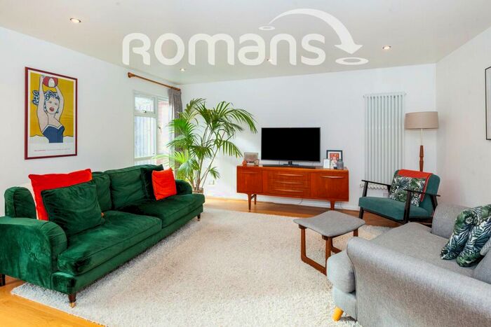 3 Bedroom End Of Terrace House To Rent In Basford Way, SL4