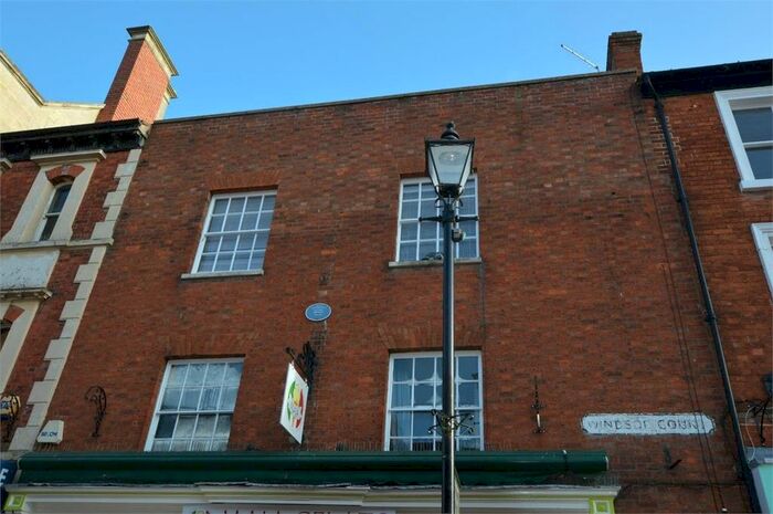 2 Bedroom Flat To Rent In Windsor Court, Town Centre, Rugby, CV21