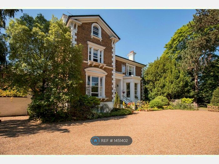 2 Bedroom Flat To Rent In Palace Road, East Molesey, KT8