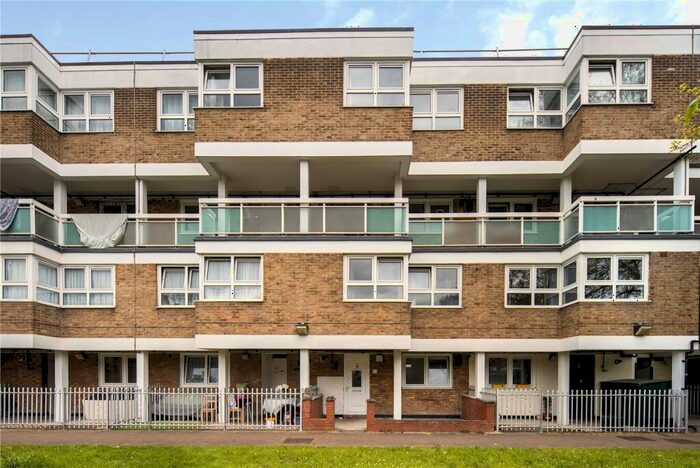 3 Bedroom Maisonette For Sale In Broadhurst House, Joseph Street, Bow, London, E3