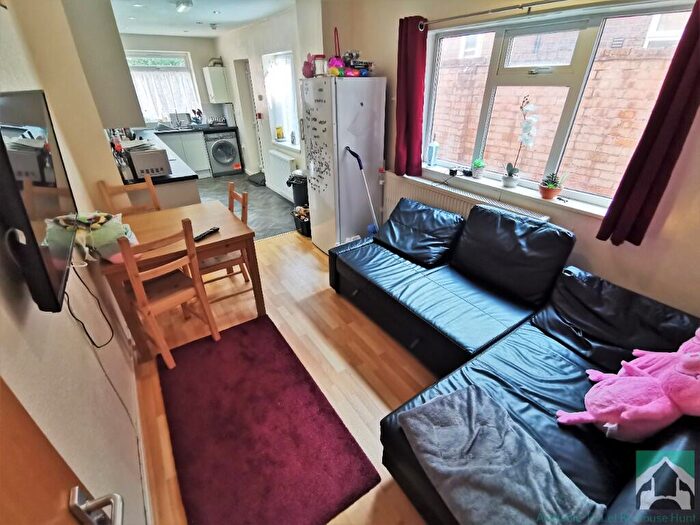 5 Bedroom Terraced House To Rent In Harrow Road, Birmingham, B29