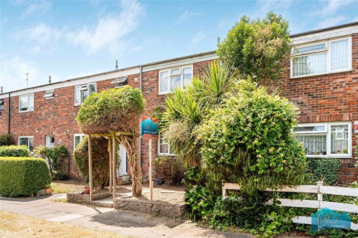 3 Bedroom Terraced House For Sale In Brownswell Road, London, N2
