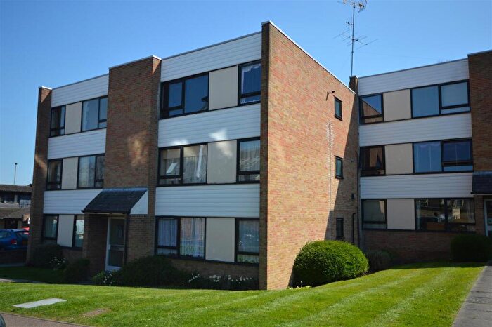 2 Bedroom Flat To Rent In Maltings Court, Hoe Lane, SG12