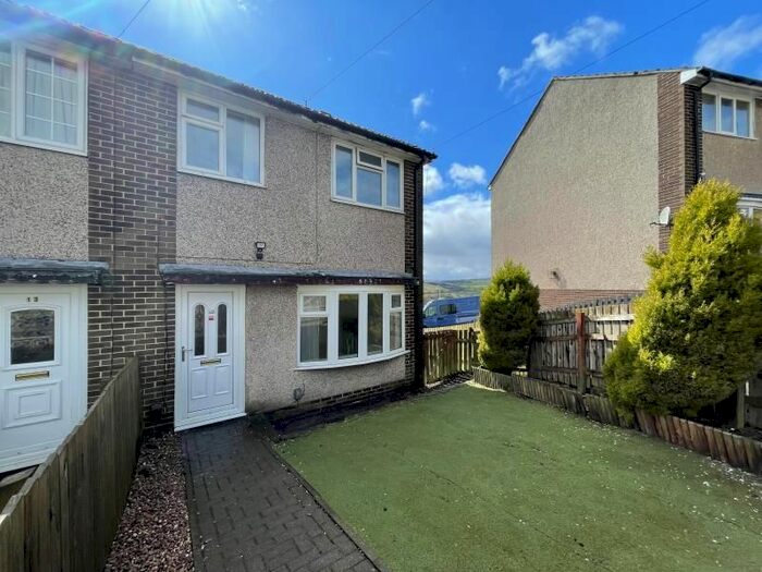 3 Bedroom Town House To Rent In Wimbourne Drive, Keighley, West Yorkshire, BD21