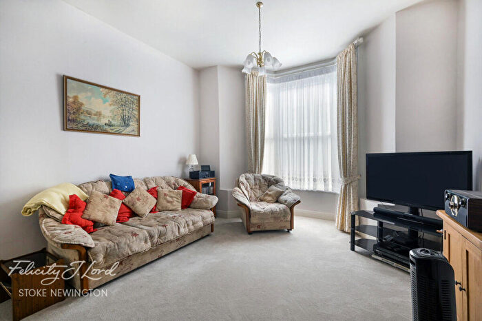 2 Bedroom Flat For Sale In Manse Road, London, N16