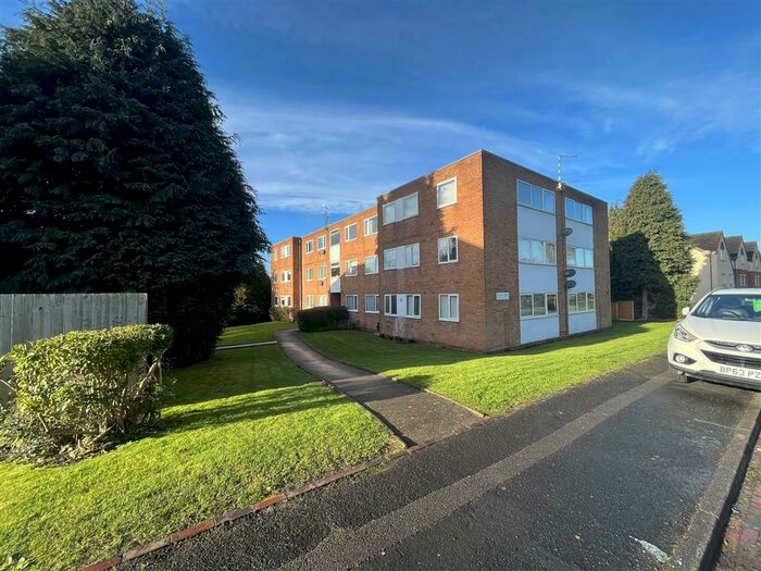 2 Bedroom Flat To Rent In Lichfield Road, Sutton Coldfield, B74