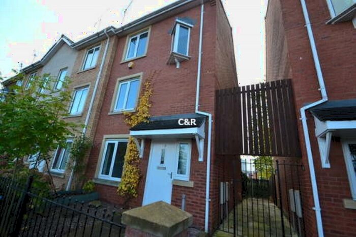 4 Bedroom Town House To Rent In Sadler Court, Hulme, Manchester., M15