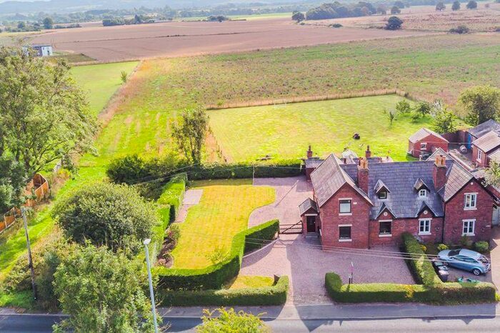 3 Bedroom Semi-Detached House For Sale In Hall Lane, Lathom, L40