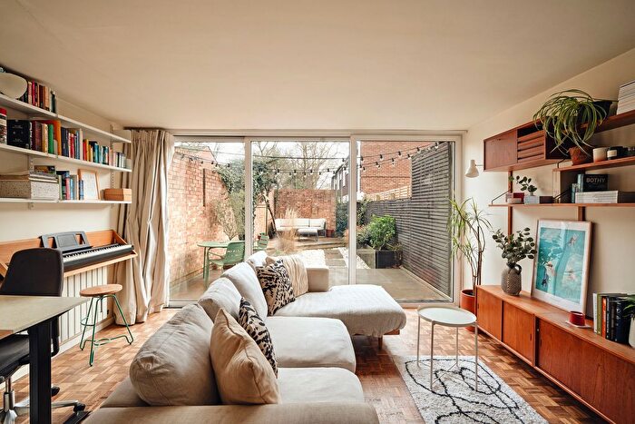 3 Bedroom End Terrace House For Sale In Hennel Close, London, SE23