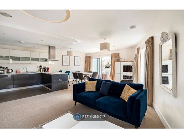 2 Bedroom Flat To Rent In Blagrove Road, Teddington, TW11