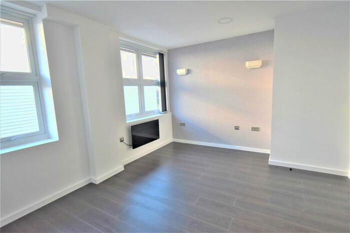 1 Bedroom Flat To Rent In Elmwood Avenue, Feltham, TW13